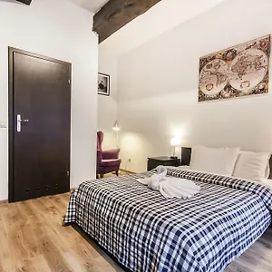 Happy 7 - Old Town Hostel