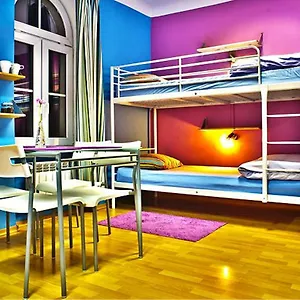 nathans-villa-hostel-warsaw.warsawhotelspoland.com/