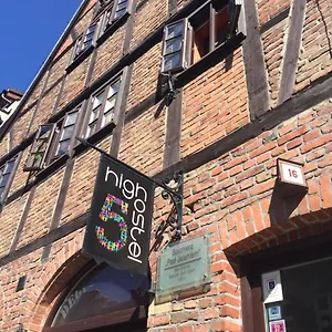 High 5 Hostel